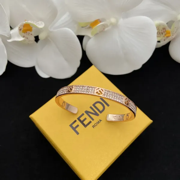 【2026】【FENDI】ブレスレット、ファッションシンプルなスタイル 【2026】【FENDI】ブレスレット、ファッションシンプルなスタイル