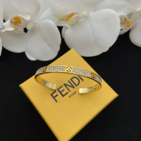 【2026】【FENDI】ブレスレット、ファッションシンプルなスタイル 【2026】【FENDI】ブレスレット、ファッションシンプルなスタイル