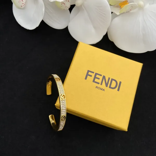 【2026】【FENDI】ブレスレット、ファッションシンプルなスタイル 【2026】【FENDI】ブレスレット、ファッションシンプルなスタイル