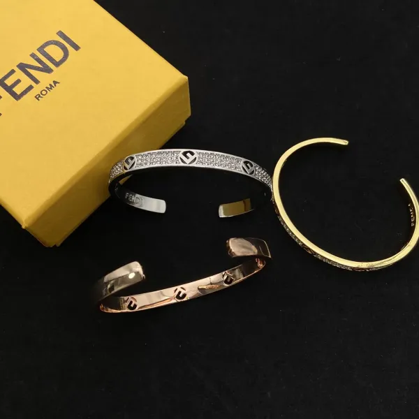 【2026】【FENDI】ブレスレット、ファッションシンプルなスタイル 【2026】【FENDI】ブレスレット、ファッションシンプルなスタイル