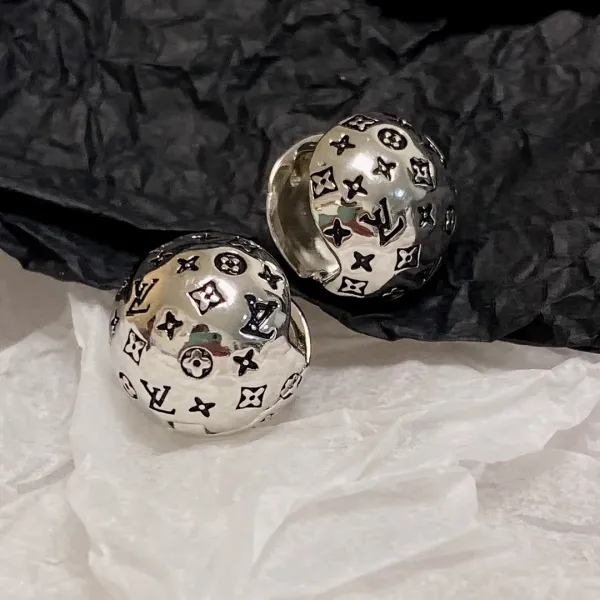【2026】LV【LOUIS VUITTON 】ルイヴィトン ファッションスタイルのイヤリング 【2026】LV【LOUIS VUITTON 】ルイヴィトン ファッションスタイルのイヤリング