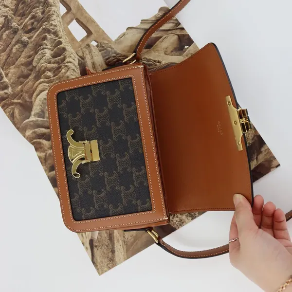 【2026】人気☆CELINE ティーン トリオンフ キャンバス 【2026】人気☆CELINE ティーン トリオンフ キャンバス