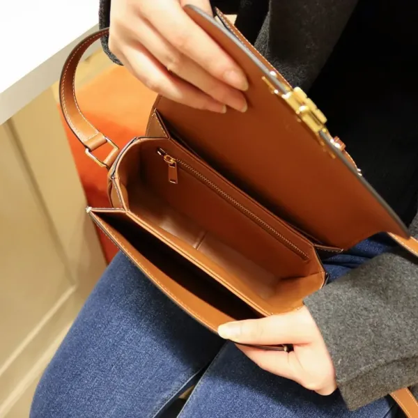 【2026】人気☆CELINE ティーン トリオンフ キャンバス 【2026】人気☆CELINE ティーン トリオンフ キャンバス