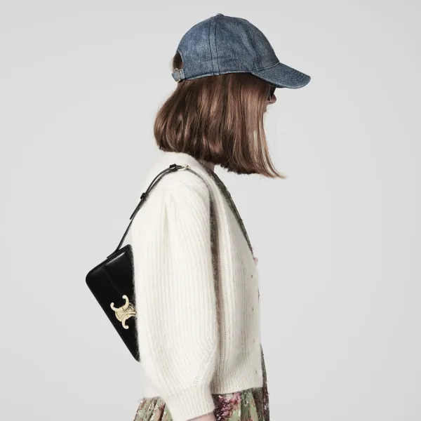 【2026】新作 CELINE♪ トリオンフ ショルダーバッグ カーフスキン 20 X 10 X 4 CM 【2026】新作 CELINE♪ トリオンフ ショルダーバッグ カーフスキン 20 X 10 X 4 CM