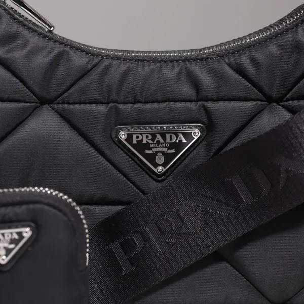 【2026】☆PRADA プラダ パデッドナイロン ショルダーバッグ 24*20.5*7cm 【2026】☆PRADA プラダ パデッドナイロン ショルダーバッグ 24*20.5*7cm