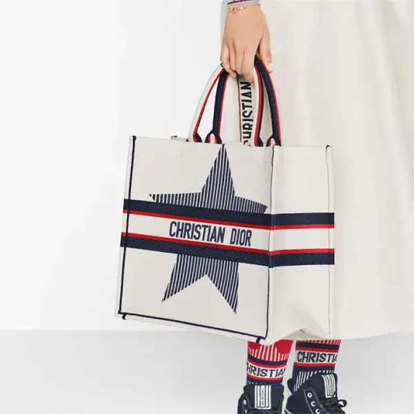 【2026】DIORALPS DIOR BOOK TOTE バッグ 42 x 35 x 18.5 cm 【2026】DIORALPS DIOR BOOK TOTE バッグ 42 x 35 x 18.5 cm