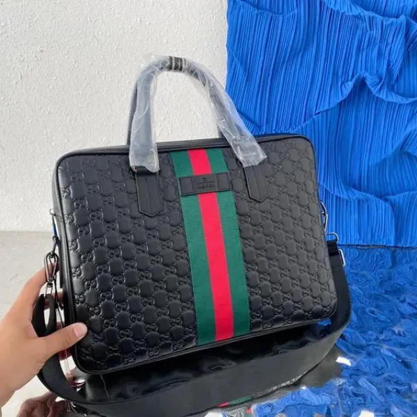 【2026】Gucci（グッチ）メンズハンドバッグ 39 x 29 cm