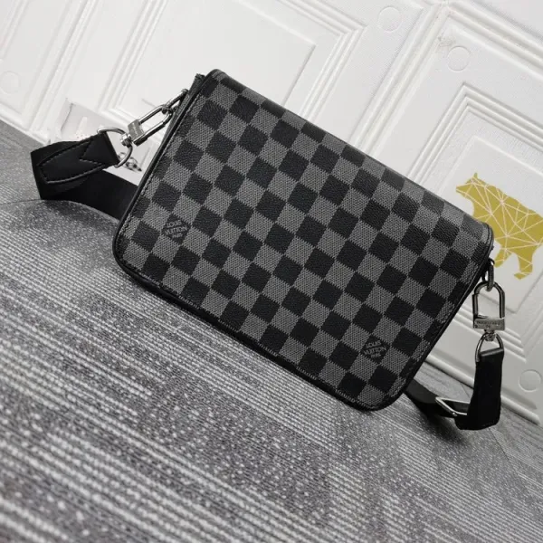 【2026】Louis Vuitton (ルイヴィトン) メッセンジャーバッグ 23.5x14x5cm 【2026】Louis Vuitton (ルイヴィトン) メッセンジャーバッグ 23.5x14x5cm
