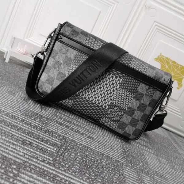 【2026】Louis Vuitton (ルイヴィトン) メッセンジャーバッグ 23.5x14x5cm 【2026】Louis Vuitton (ルイヴィトン) メッセンジャーバッグ 23.5x14x5cm