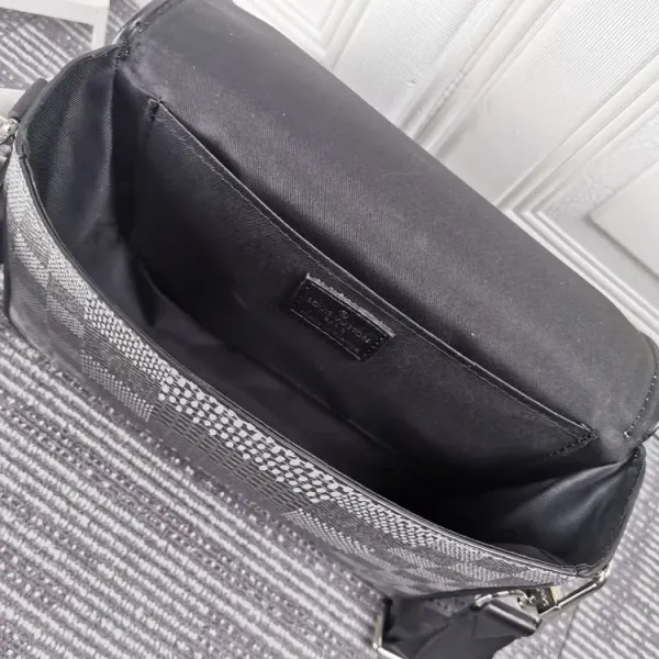 【2026】Louis Vuitton (ルイヴィトン) メッセンジャーバッグ 23.5x14x5cm 【2026】Louis Vuitton (ルイヴィトン) メッセンジャーバッグ 23.5x14x5cm