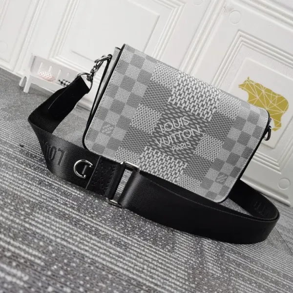 【2026】Louis Vuitton (ルイヴィトン) メッセンジャーバッグ 23.5x14x5cm 【2026】Louis Vuitton (ルイヴィトン) メッセンジャーバッグ 23.5x14x5cm