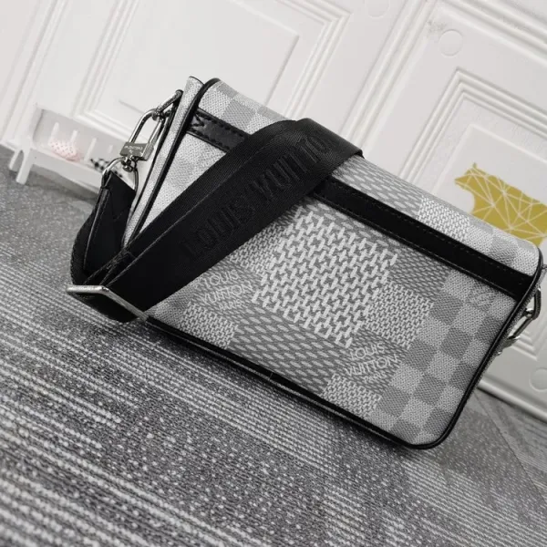 【2026】Louis Vuitton (ルイヴィトン) メッセンジャーバッグ 23.5x14x5cm 【2026】Louis Vuitton (ルイヴィトン) メッセンジャーバッグ 23.5x14x5cm