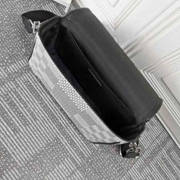 【2026】Louis Vuitton (ルイヴィトン) メッセンジャーバッグ 23.5x14x5cm 【2026】Louis Vuitton (ルイヴィトン) メッセンジャーバッグ 23.5x14x5cm