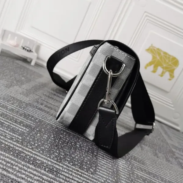 【2026】Louis Vuitton (ルイヴィトン) メッセンジャーバッグ 23.5x14x5cm 【2026】Louis Vuitton (ルイヴィトン) メッセンジャーバッグ 23.5x14x5cm