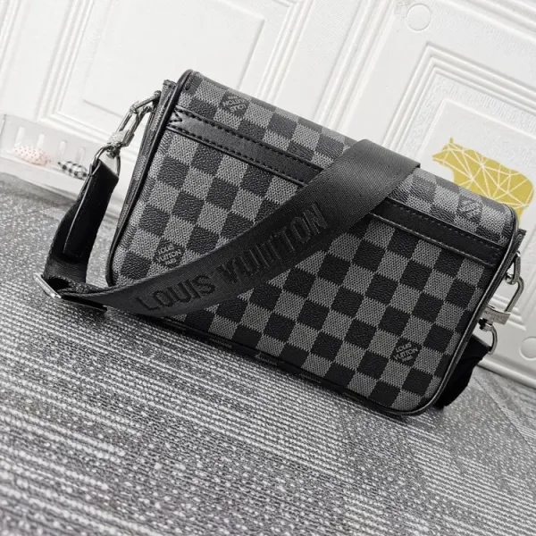 【2026】Louis Vuitton (ルイヴィトン) メッセンジャーバッグ 23.5x14x5cm 【2026】Louis Vuitton (ルイヴィトン) メッセンジャーバッグ 23.5x14x5cm