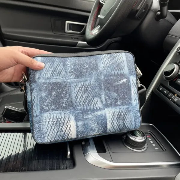 【2026】Louis Vuitton (ルイヴィトン) メッセンジャーバッグ スリーピーススーツ 【2026】Louis Vuitton (ルイヴィトン) メッセンジャーバッグ スリーピーススーツ