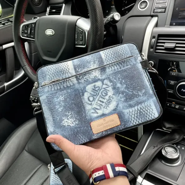 【2026】Louis Vuitton (ルイヴィトン) メッセンジャーバッグ スリーピーススーツ 【2026】Louis Vuitton (ルイヴィトン) メッセンジャーバッグ スリーピーススーツ