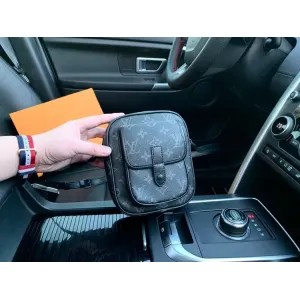 【2026】LV Louis Vuitton (ルイヴィトン) メッセンジャーバッグ 15x17x8cm 【2026】LV Louis Vuitton (ルイヴィトン) メッセンジャーバッグ 15x17x8cm