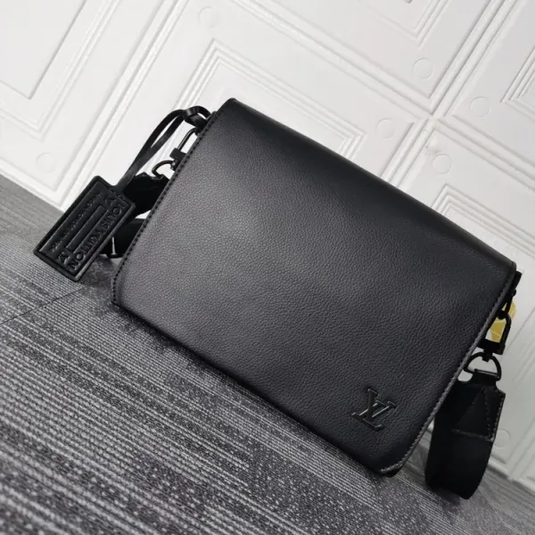 【2026】LouisVuitton ルイヴィトン メッセンジャー M57080 AEROGRAM 30.5x24x10 CM 【2026】LouisVuitton ルイヴィトン メッセンジャー M57080 AEROGRAM 30.5x24x10 CM