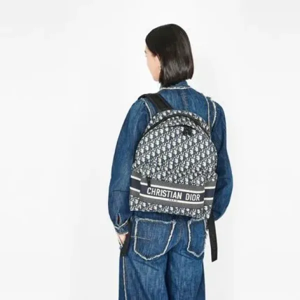 【2026】☆ DIOR バックパック★超人気★完売確実の売れ筋★ 35 x 41 x 15 cm 【2026】☆ DIOR バックパック★超人気★完売確実の売れ筋★ 35 x 41 x 15 cm