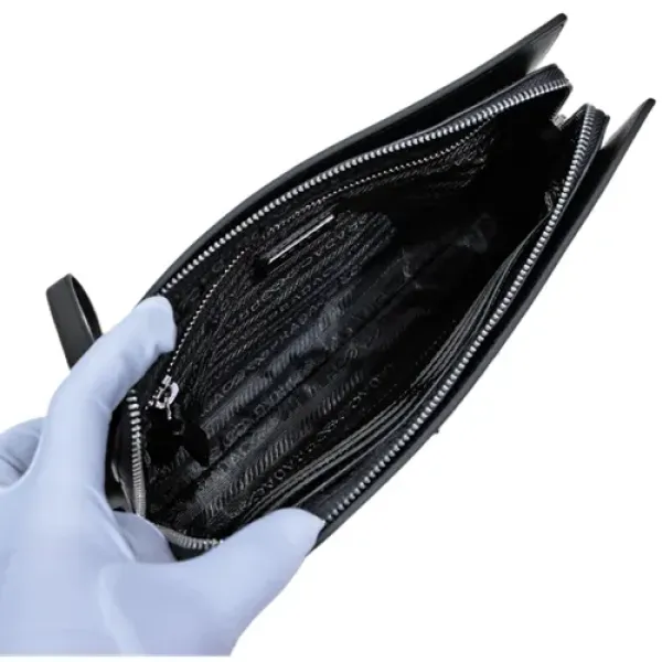【2026】【PRADA 公式 旗艦店】プラダ クラッチバッグ 当日出荷 好評に付き再入荷! 黒 27*17*6 CM 【2026】【PRADA 公式 旗艦店】プラダ クラッチバッグ 当日出荷 好評に付き再入荷! 黒 27*17*6 CM