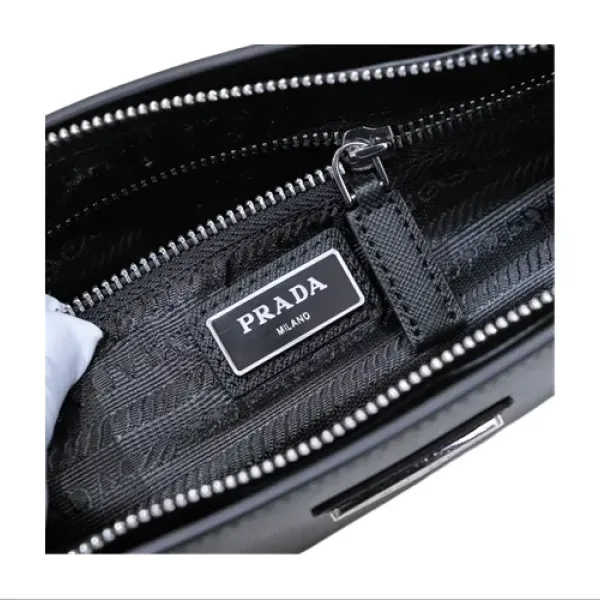【2026】【PRADA 公式 旗艦店】プラダ クラッチバッグ 当日出荷 好評に付き再入荷! 黒 27*17*6 CM 【2026】【PRADA 公式 旗艦店】プラダ クラッチバッグ 当日出荷 好評に付き再入荷! 黒 27*17*6 CM