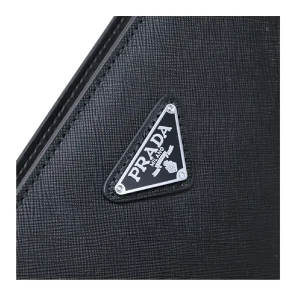 【2026】【PRADA 公式 旗艦店】プラダ クラッチバッグ 当日出荷 好評に付き再入荷! 黒 27*17*6 CM 【2026】【PRADA 公式 旗艦店】プラダ クラッチバッグ 当日出荷 好評に付き再入荷! 黒 27*17*6 CM