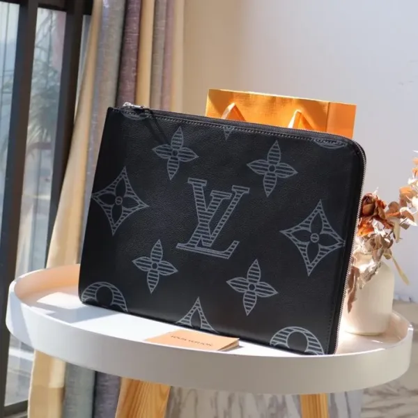 【2026】Louis Vuitton (ルイ・ヴィトン) バッグ 35x25x2 cm