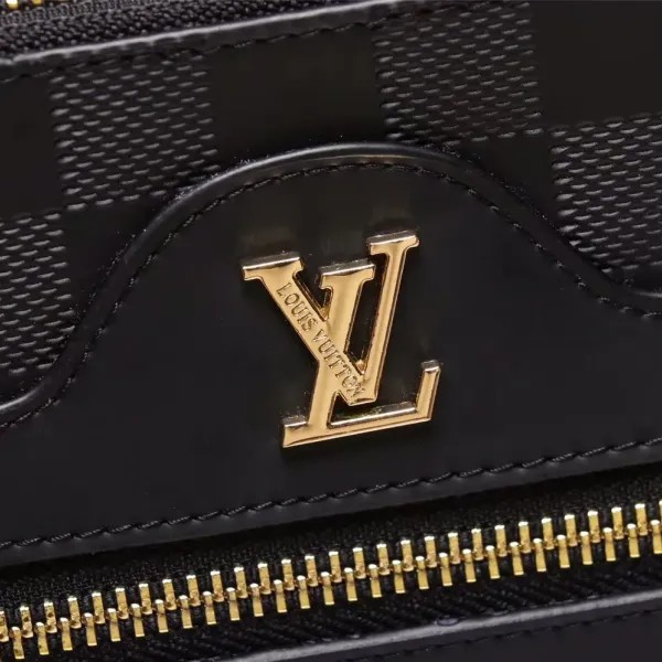 【2026】【 LOUIS VUITTON公式 旗艦店】ルイヴィトン クラッチバッグ 当日出荷 好評に付き再入荷!黒 28*18*1CM 【2026】【 LOUIS VUITTON公式 旗艦店】ルイヴィトン クラッチバッグ 当日出荷 好評に付き再入荷!黒 28*18*1CM