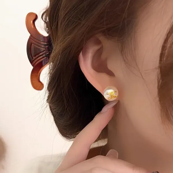 【2026】【CELINE】セリーヌ ファッションスタイルのイヤリング 【2026】【CELINE】セリーヌ ファッションスタイルのイヤリング