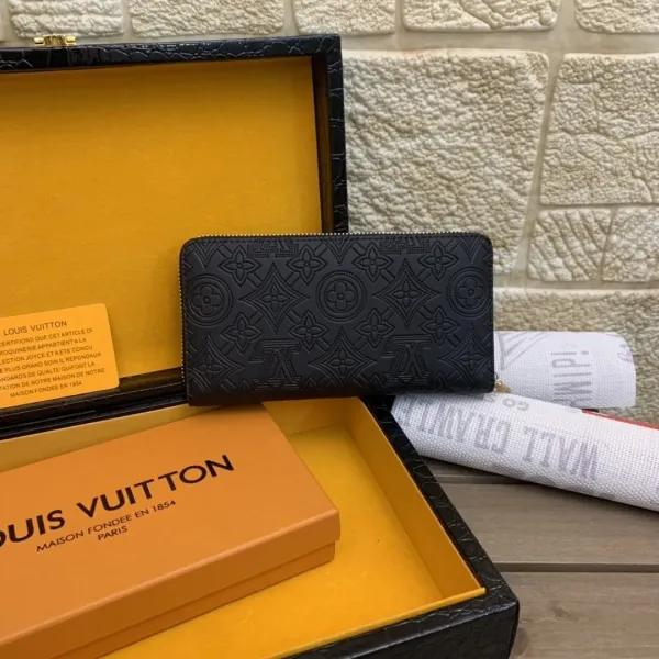 【2026】Louis Vuitton (ルイ・ヴィトン) 財布 19.5x10x2.5cm セール販売 数量限定! 早い者勝ち! 【2026】Louis Vuitton (ルイ・ヴィトン) 財布 19.5x10x2.5cm セール販売 数量限定! 早い者勝ち!