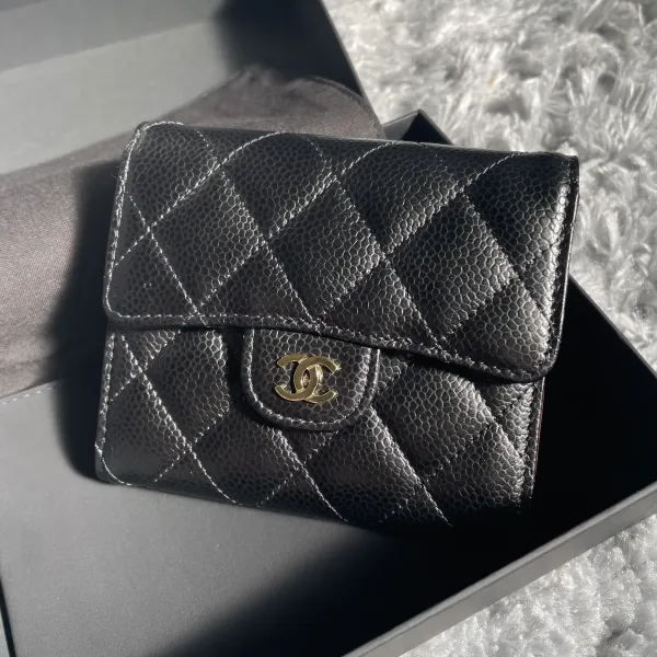 【2026】《シルエットとロゴが可愛い♪》CHANEL マトラッセ三つ折り財布 10*11.5*3cm