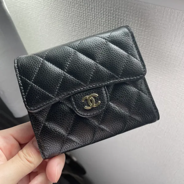 【2026】《シルエットとロゴが可愛い♪》CHANEL マトラッセ三つ折り財布 10*11.5*3cm