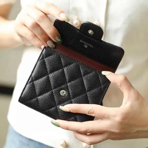 【2026】《シルエットとロゴが可愛い♪》CHANEL マトラッセ三つ折り財布 10*11.5*3cm