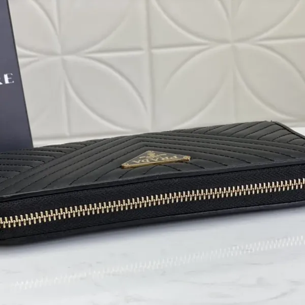 【2026】PRADA（プラダ） 財布19x12cm