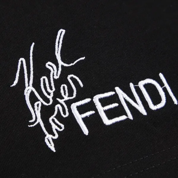 【2026】【 FENDI 公式旗艦店】フェンディ Tシャツ ご好評に付き再入荷! 【2026】【 FENDI 公式旗艦店】フェンディ Tシャツ ご好評に付き再入荷!