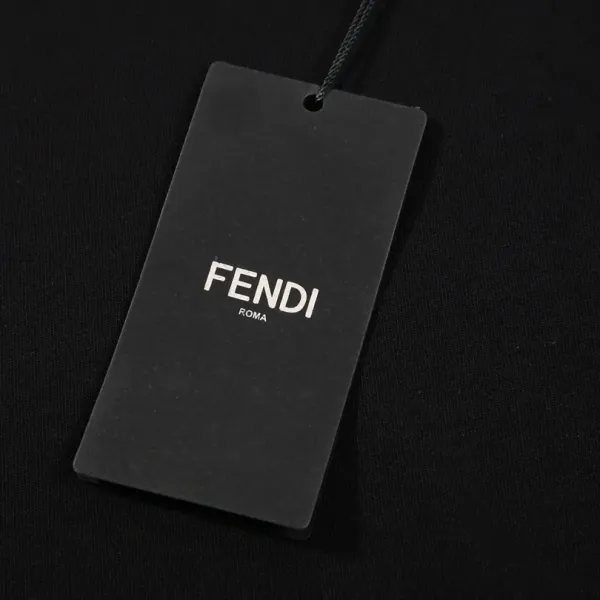 【2026】【 FENDI 公式旗艦店】フェンディ Tシャツ ご好評に付き再入荷! 【2026】【 FENDI 公式旗艦店】フェンディ Tシャツ ご好評に付き再入荷!