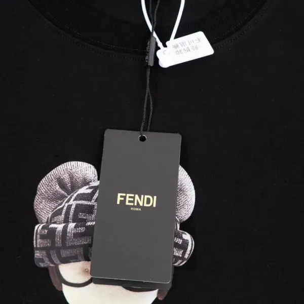 【2026】【 FENDI 公式旗艦店】フェンディ Tシャツ ご好評に付き再入荷! 【2026】【 FENDI 公式旗艦店】フェンディ Tシャツ ご好評に付き再入荷!