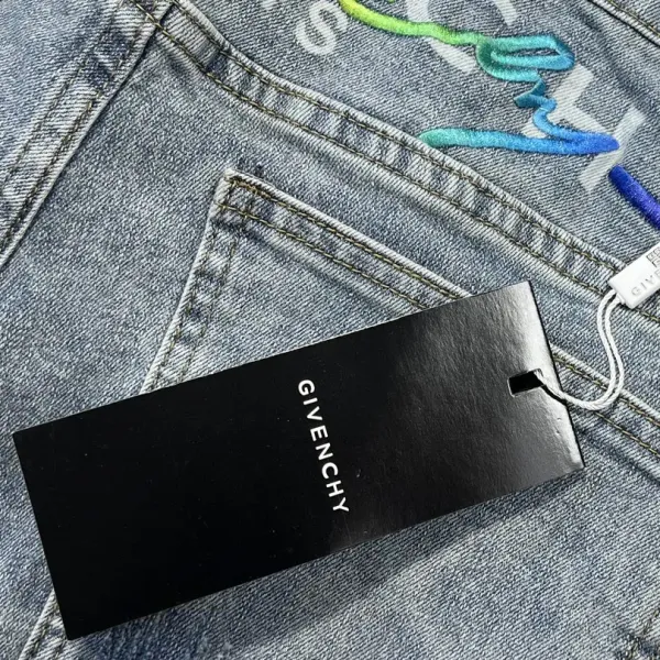【2026】【 GIVENCHY 公式旗艦店】 ジバンシー ジーパン ご好評に付き再入荷! 【2026】【 GIVENCHY 公式旗艦店】 ジバンシー ジーパン ご好評に付き再入荷!