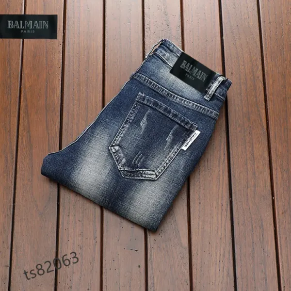 【2026】BALMAIN ジーンズ