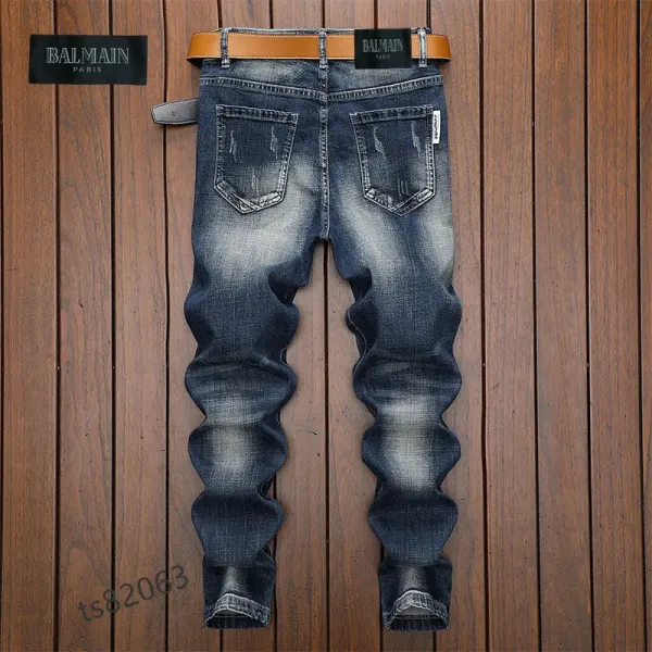 【2026】BALMAIN ジーンズ