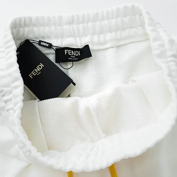 【2026】【FENDI 公式旗艦店】 フェンディ ショートパンツ ご好評に付き再入荷! 【2026】【FENDI 公式旗艦店】 フェンディ ショートパンツ ご好評に付き再入荷!