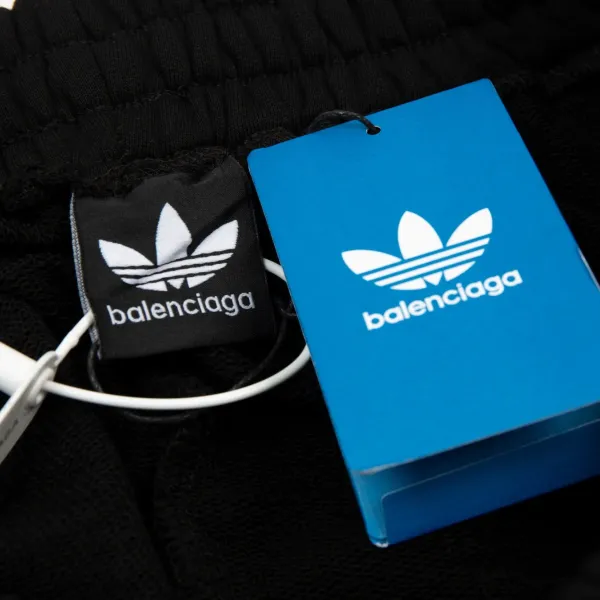 【2026】【BALENCIAGA 公式旗艦店】バレンシアガ ショートパンツ ご好評に付き再入荷! 【2026】【BALENCIAGA 公式旗艦店】バレンシアガ ショートパンツ ご好評に付き再入荷!