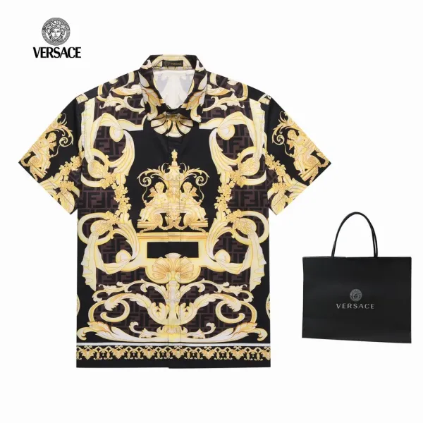 【2026】【VERSACE & FENDI 公式旗艦店】ヴェルサーチ フェンディ 連名新作半袖シャツ ご好評に付き再入荷! 【2026】【VERSACE & FENDI 公式旗艦店】ヴェルサーチ フェンディ 連名新作半袖シャツ ご好評に付き再入荷!