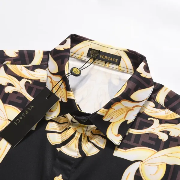 【2026】【VERSACE & FENDI 公式旗艦店】ヴェルサーチ フェンディ 連名新作半袖シャツ ご好評に付き再入荷! 【2026】【VERSACE & FENDI 公式旗艦店】ヴェルサーチ フェンディ 連名新作半袖シャツ ご好評に付き再入荷!