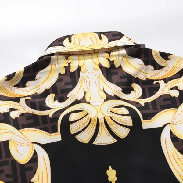 【2026】【VERSACE & FENDI 公式旗艦店】ヴェルサーチ フェンディ 連名新作半袖シャツ ご好評に付き再入荷! 【2026】【VERSACE & FENDI 公式旗艦店】ヴェルサーチ フェンディ 連名新作半袖シャツ ご好評に付き再入荷!