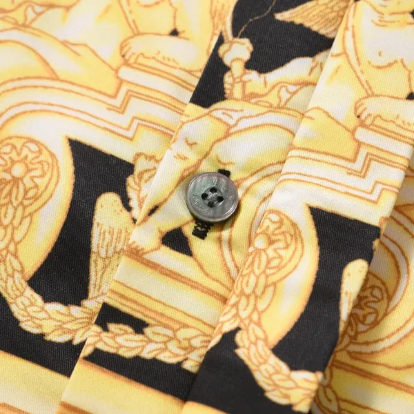 【2026】【VERSACE & FENDI 公式旗艦店】ヴェルサーチ フェンディ 連名新作半袖シャツ ご好評に付き再入荷! 【2026】【VERSACE & FENDI 公式旗艦店】ヴェルサーチ フェンディ 連名新作半袖シャツ ご好評に付き再入荷!