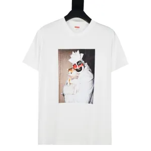 【2026】Supreme 20SS Leigh Bowery アーティストコラボ ピエロを抱えた子猫プリント 半袖Tシャツ シュプリーム 【2026】Supreme 20SS Leigh Bowery アーティストコラボ ピエロを抱えた子猫プリント 半袖Tシャツ シュプリーム