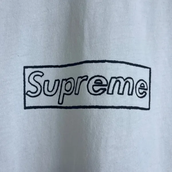 【2026】シュプリームSupreme 21ss Week 18 × KAWS 連名 チョーク LOGO クレヨン スケッチ レター ボックス ロゴ 半袖 Tシャツ 【2026】シュプリームSupreme 21ss Week 18 × KAWS 連名 チョーク LOGO クレヨン スケッチ レター ボックス ロゴ 半袖 Tシャツ