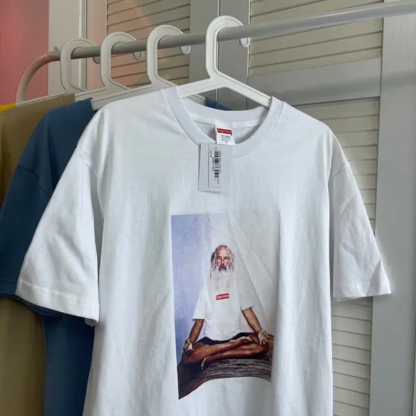 【2026】シュプリームSupreme 21FW Rick Rubin Tee 白ひげ老人写真半袖Tシャツ 人気 【2026】シュプリームSupreme 21FW Rick Rubin Tee 白ひげ老人写真半袖Tシャツ 人気